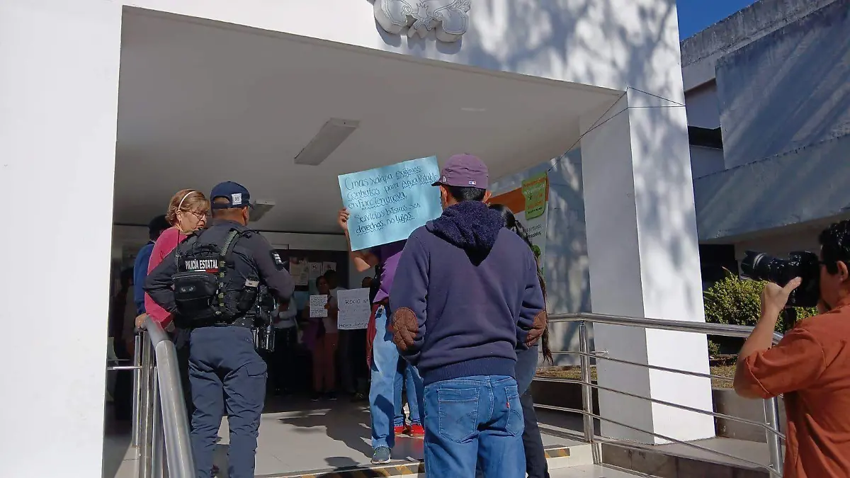 Vecinos del fraccionamiento Terranova bloquearon avenida Miguel Alemán