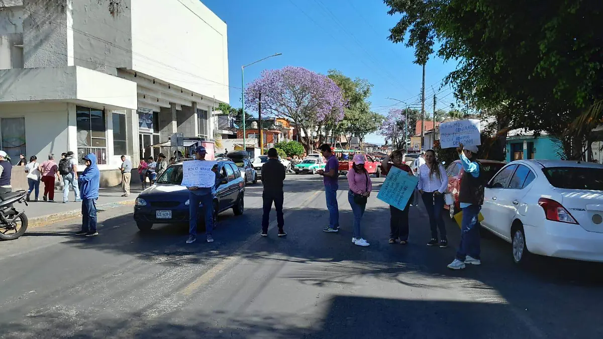 Vecinos del fraccionamiento Terranova bloquearon avenida Miguel Alemán