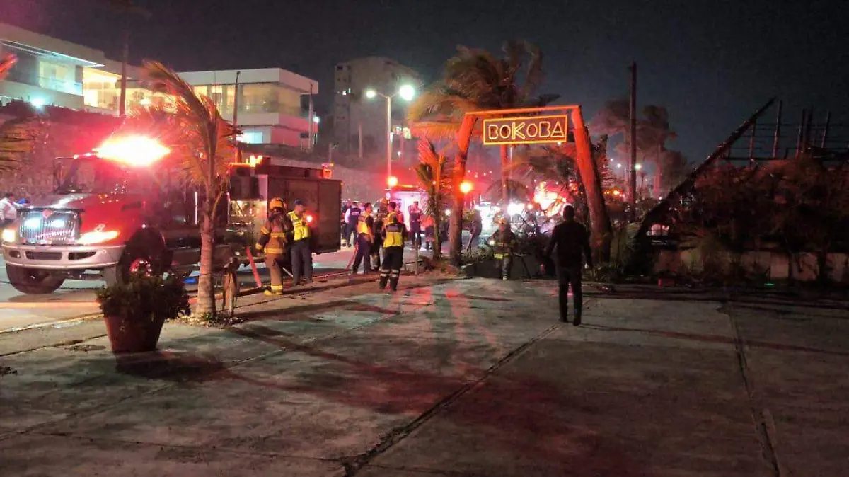 Incendio en palapa de Boca del Río 