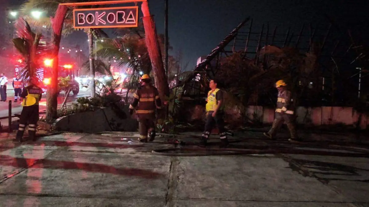 Incendio en palapa de Boca del Río 