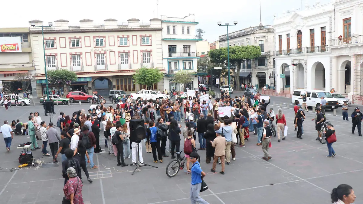 Manifestación contra fusión de secretarías