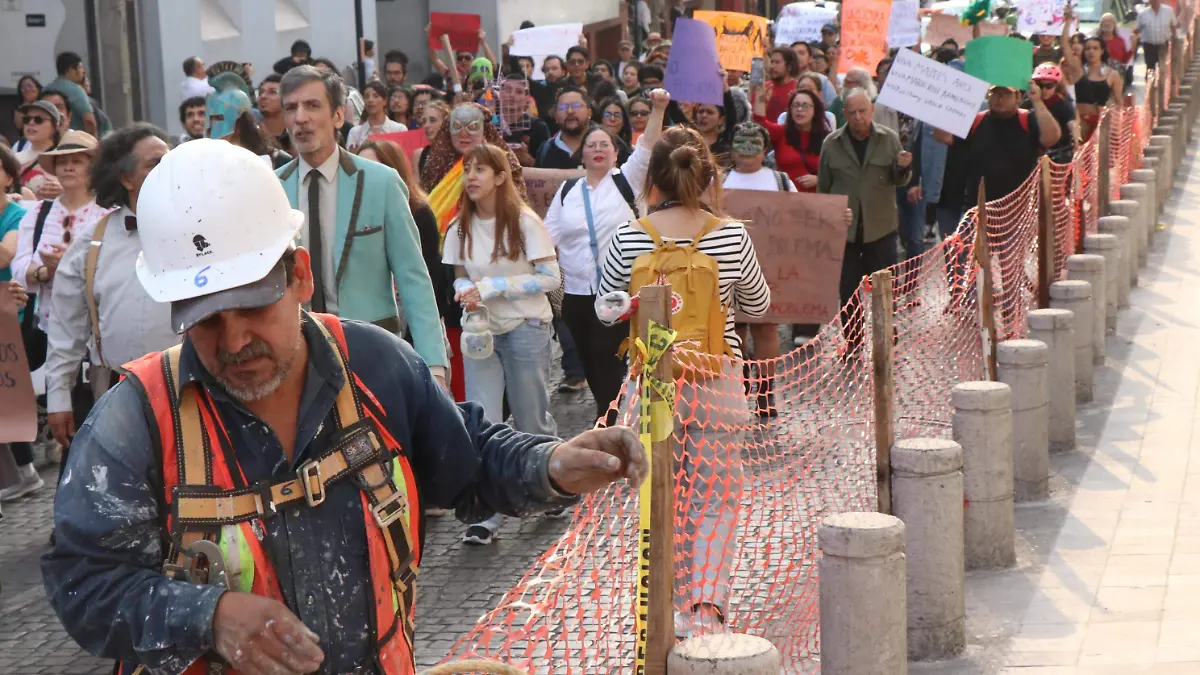 Manifestación contra fusión de la secretaría de Turismo y Cultura