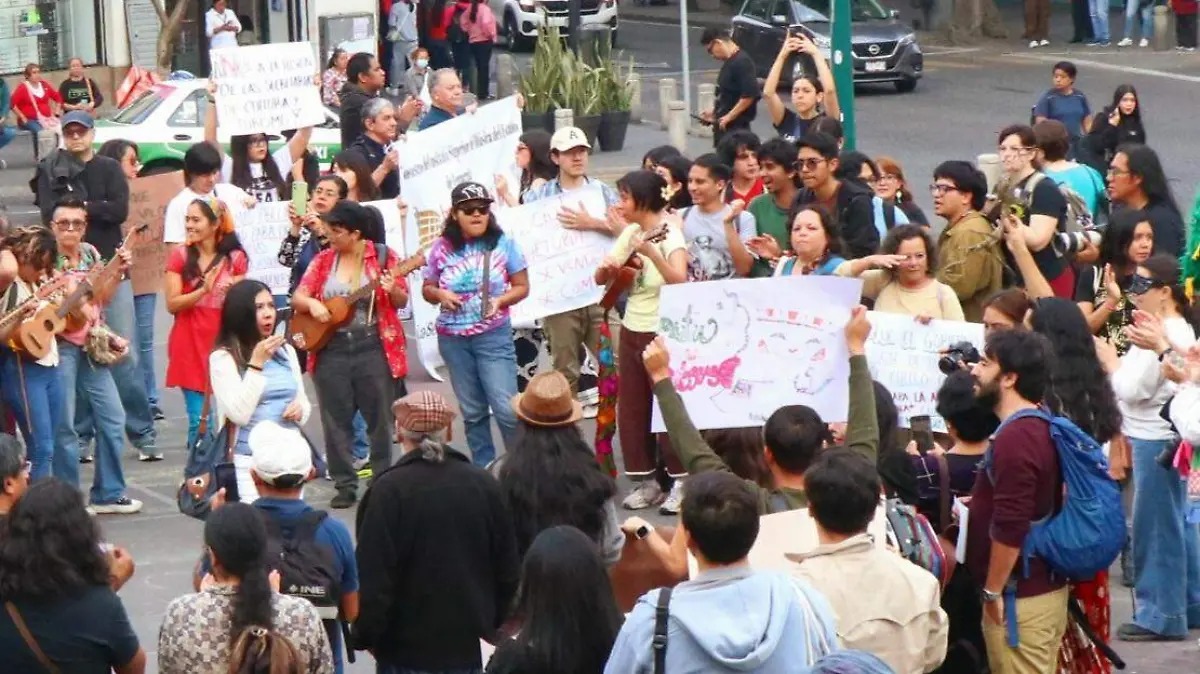 Artistas en la Plaza Regina