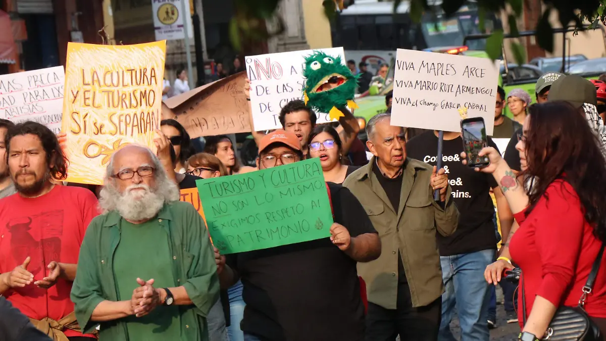 Artistas en la Plaza Regina