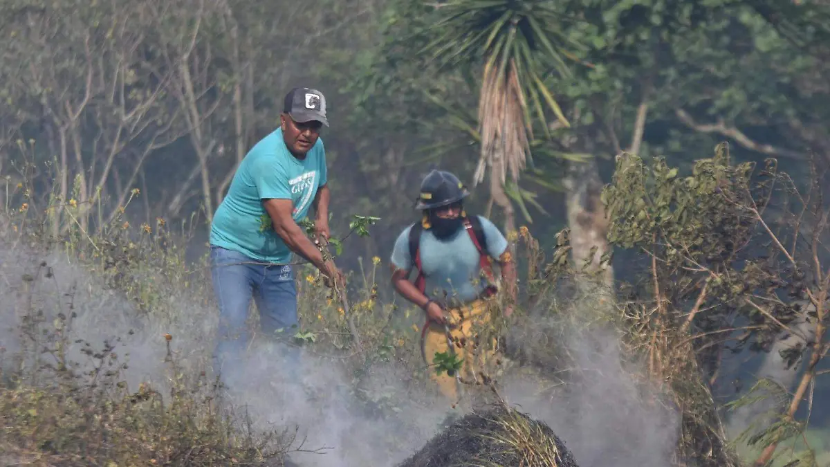 Incendio en colonia Ejidal y Cerro del Estropajo