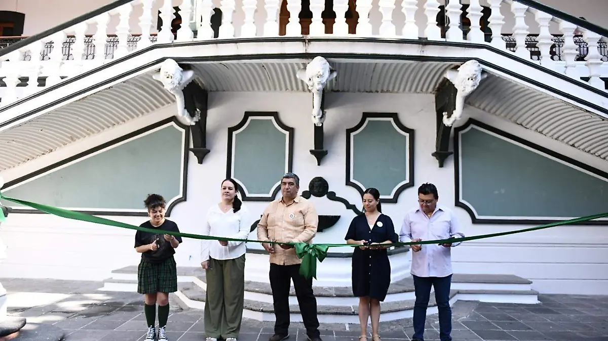 Inauguración fuente Colegio Preparatorio de Xalapa