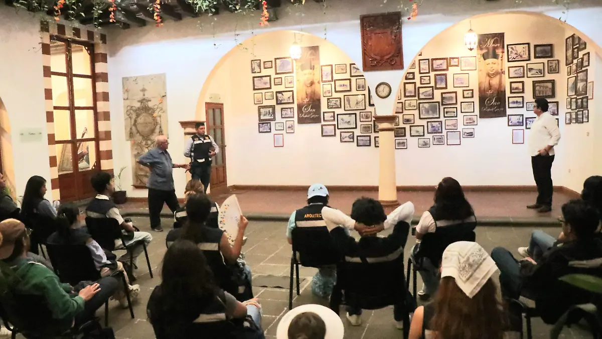 Estudiantes visitan museo2 