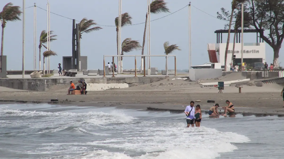Frente frío 37 en el puerto de Veracruz 