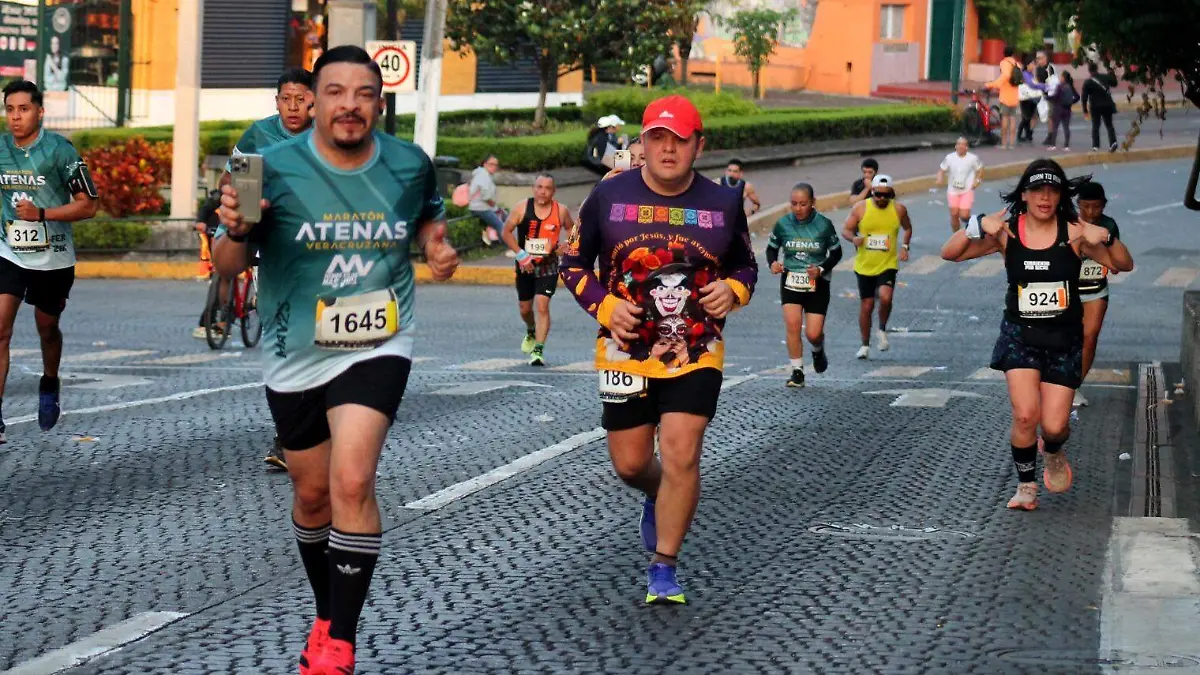 Participaron 2 mil 500 corredores en el Maratón de la Atenas Veracruzana 2025