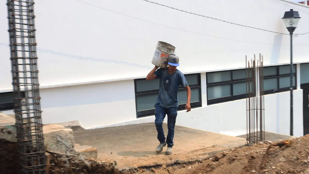 3 mayo albañil construccion