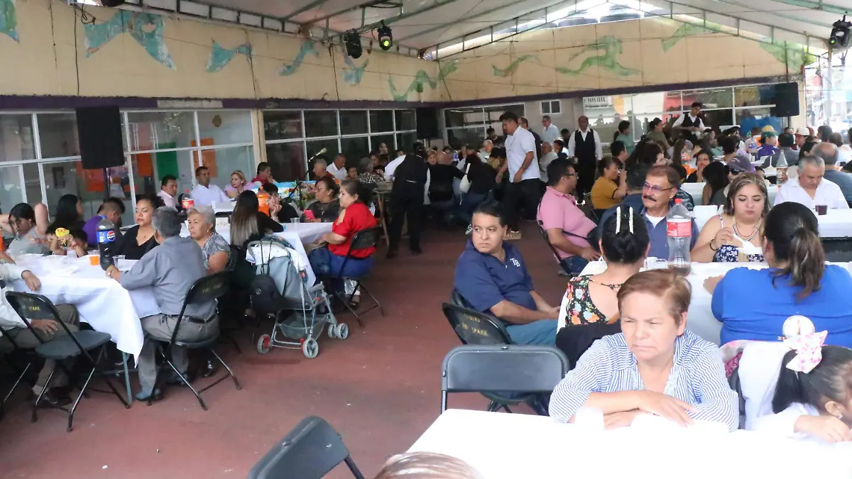 Comida en mercado Jáuregui