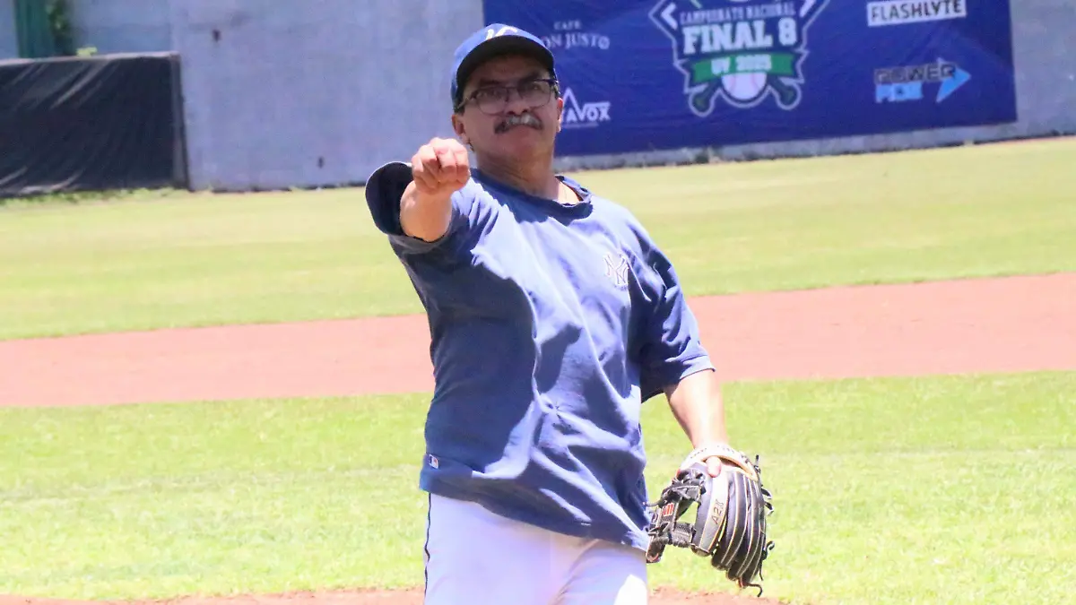 Beisbolista y médico cirujano, Mauricio Huesca Rico