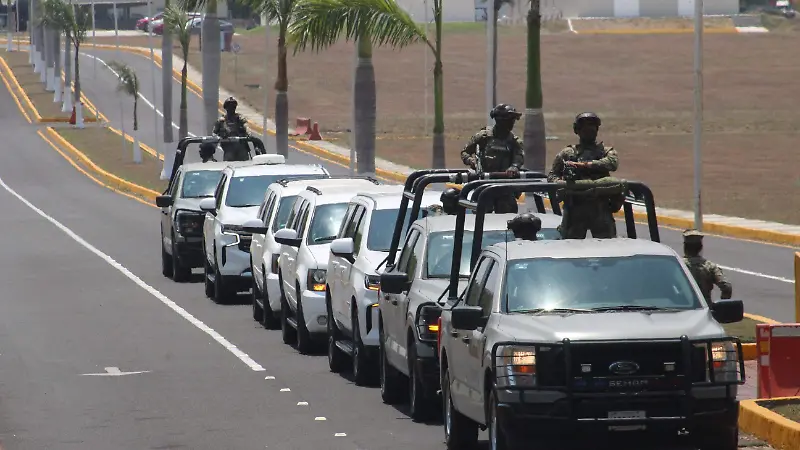 Los cuerpos de los marinos fallecidos en el accidente en EU salieron en caravana de la base aeronaval de Veracruz 