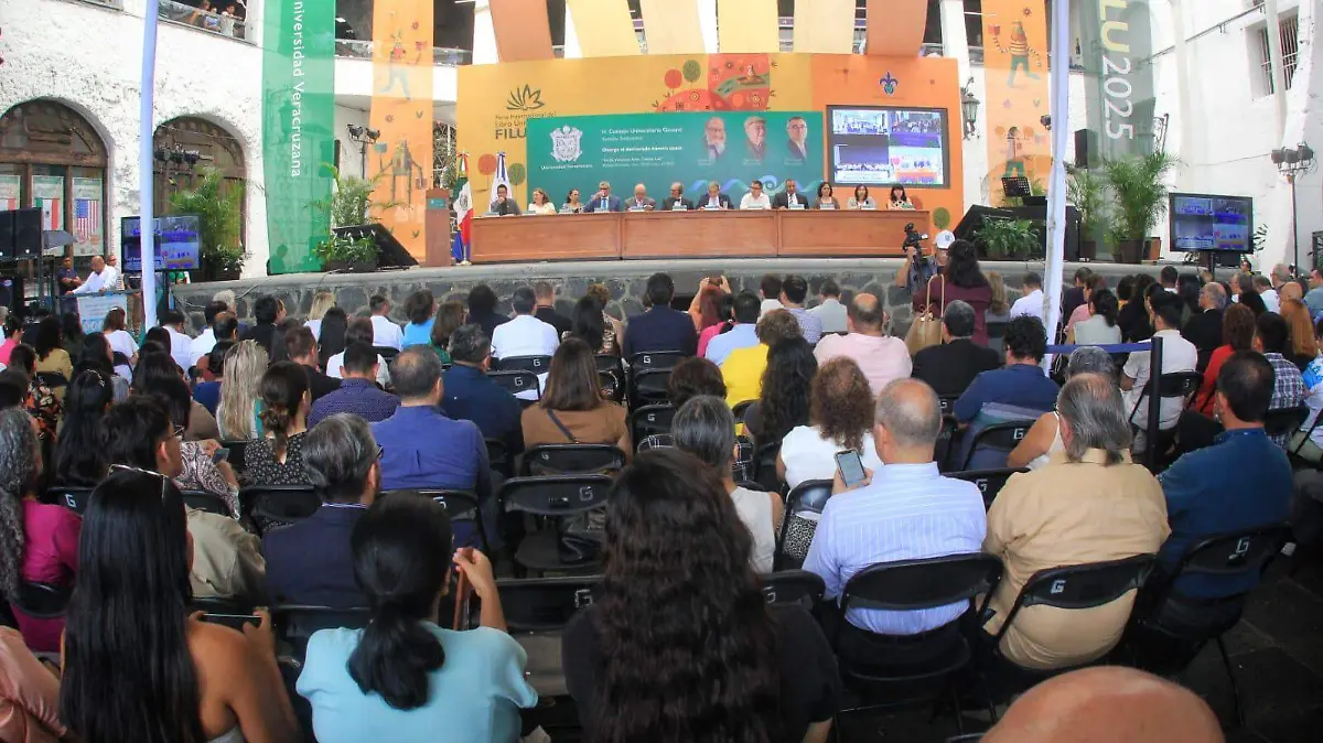 UV entrega Doctorados Honoris Causa a Jeffrey Alexander, Miguel Barnet Lanza y Pablo Meira Cartea