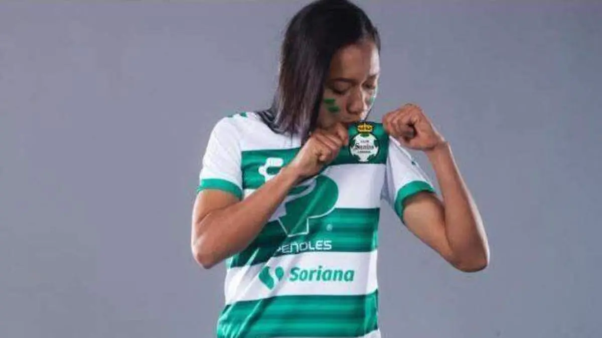 Wendy Morales González, futbolista profesional 
