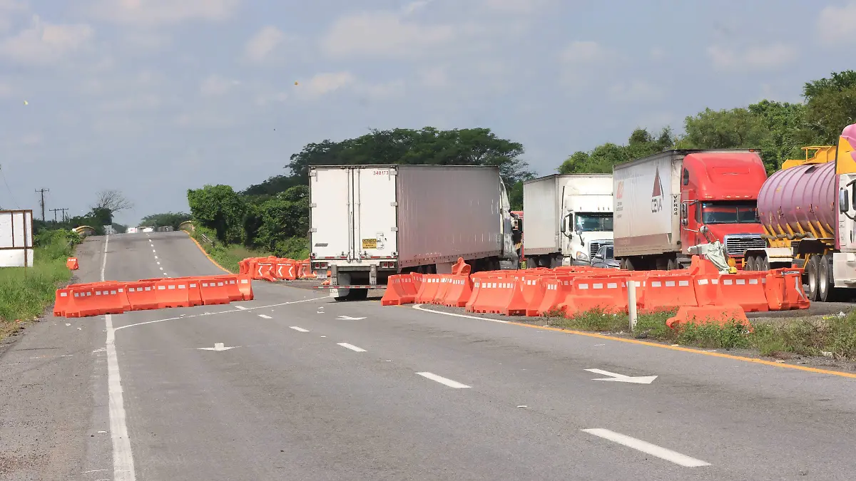 Anuncian en la mañanera paquete de obras para mejorar carreteras en Veracruz 