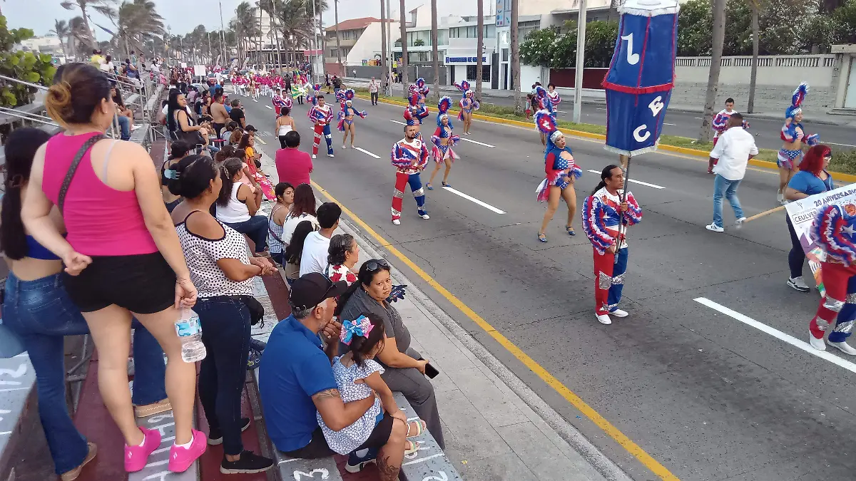 Papaqui de carnaval en el bulevar 