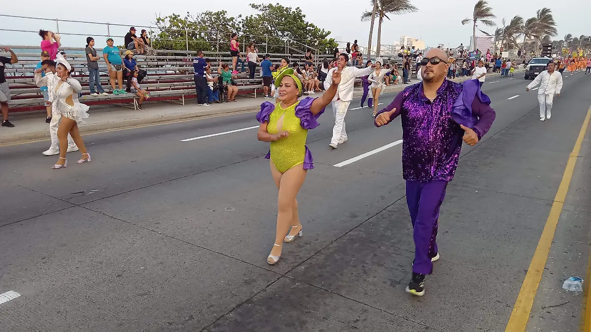 Papaqui de carnaval en el bulevar 