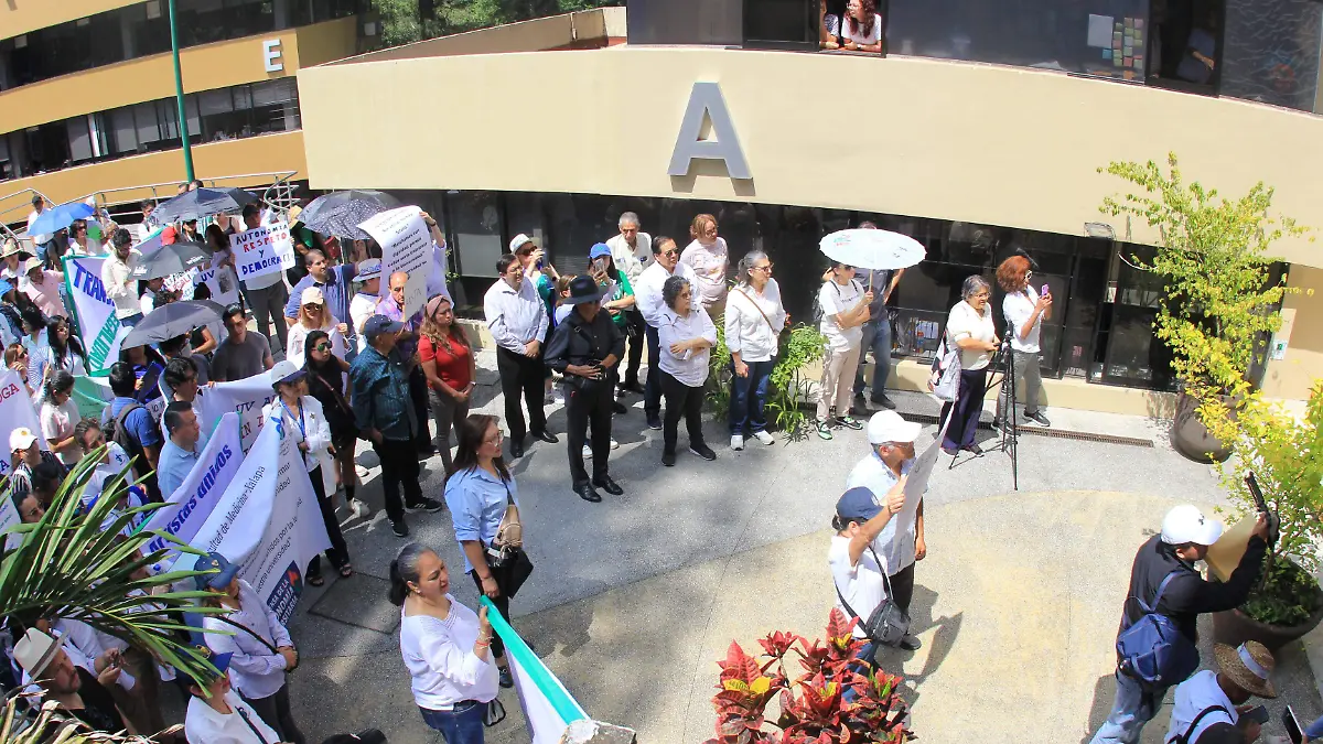 Protesta contra prórroga de Martín Aguilar Sánchez, rector de la UV