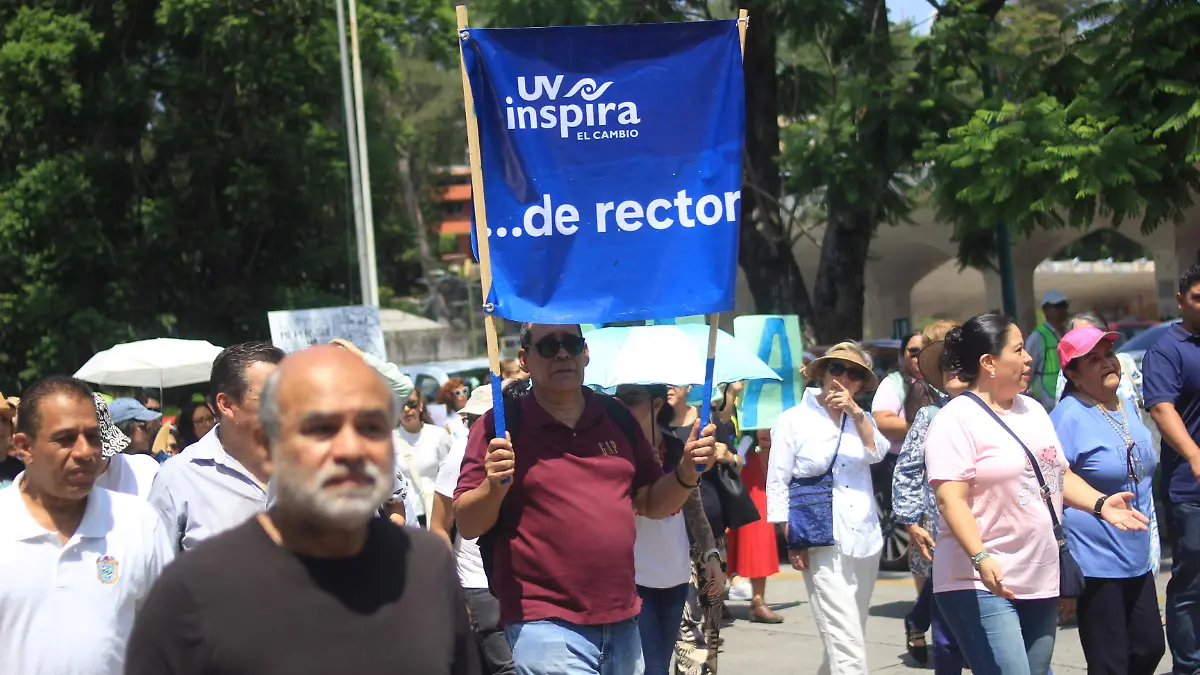 Protesta contra prórroga de Martín Aguilar Sánchez, rector de la UV
