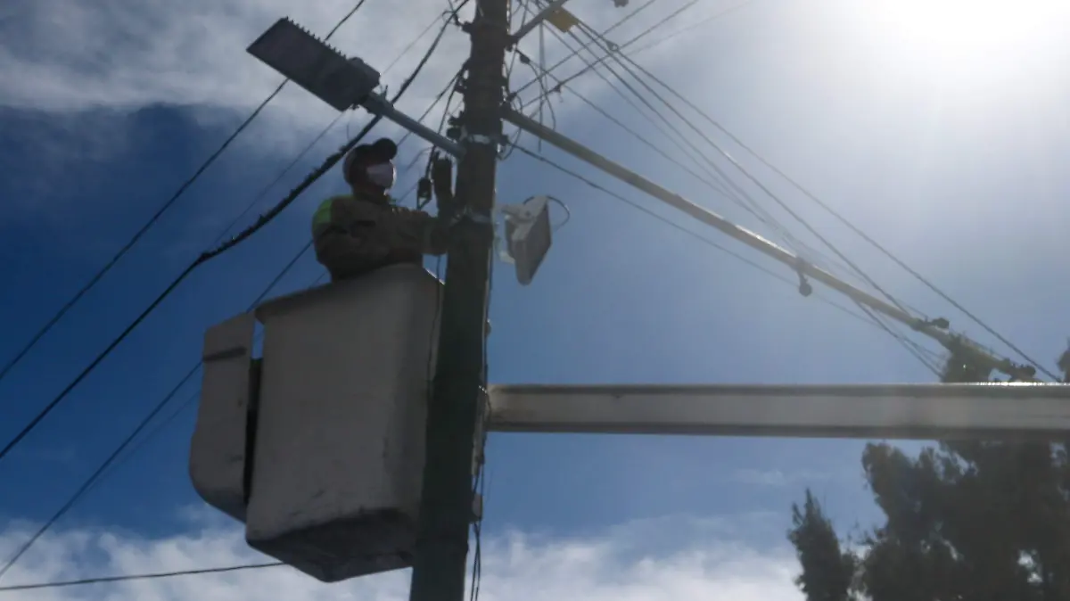 800678_Trabajador luz ciudad_impreso