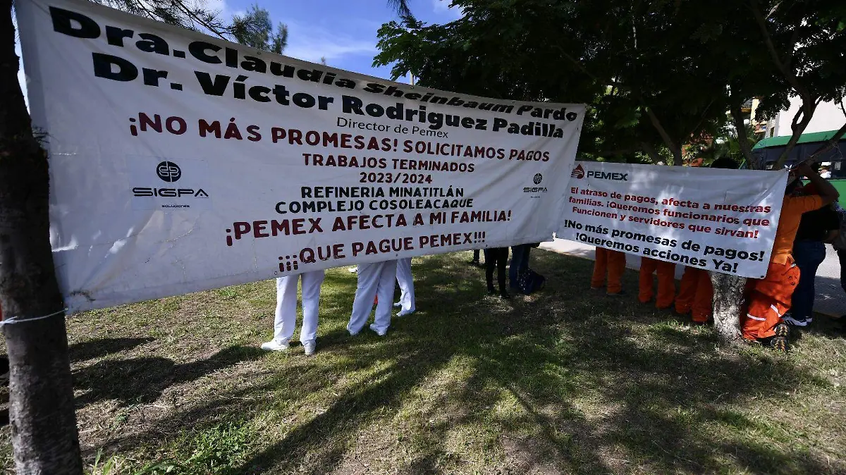 Entre manifestaciones de apoyo y denuncias, esperan a la presidenta Claudia Sheinbaum en Coatzacoalcos 