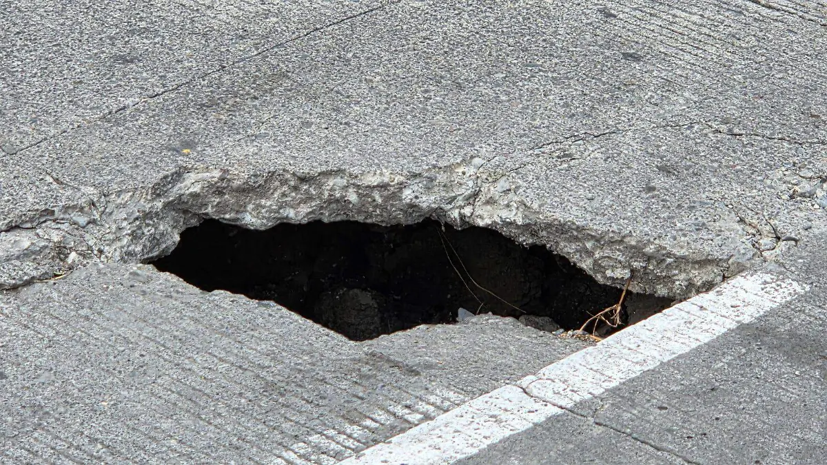 Surge socavón en zona turística del malecón de Veracruz