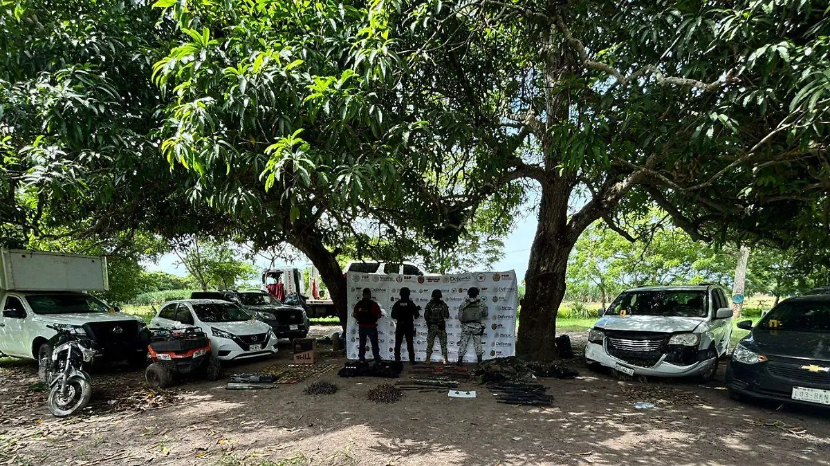 Aseguran armamento y vehículos en Ignacio de la Llave