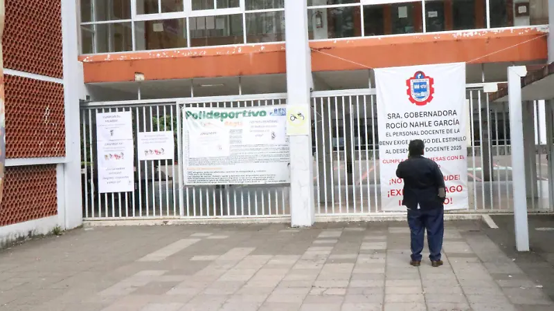 Protesta de docentes en Xalapa de la Benemérita Escuela Normal Veracruzana “Enrique C. Rébsamen”