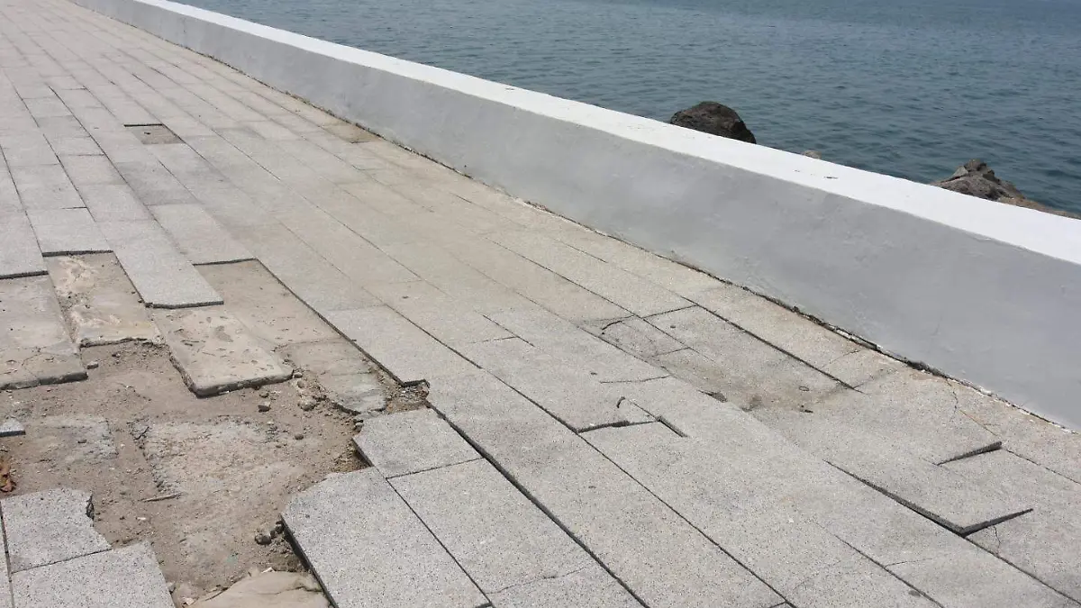 Tramo del bulevar Manuel Ávila Camacho presenta nuevamente hundimiento 