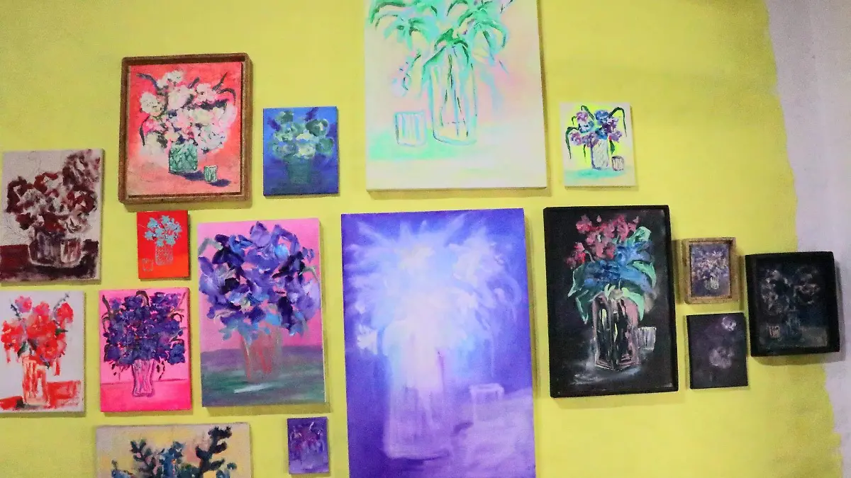 david- Exposición Besos suaves vasijas