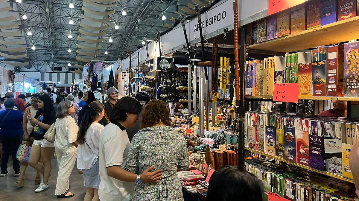 Alebrijes de Oaxaca representan a México en la Expo TlaquepArte