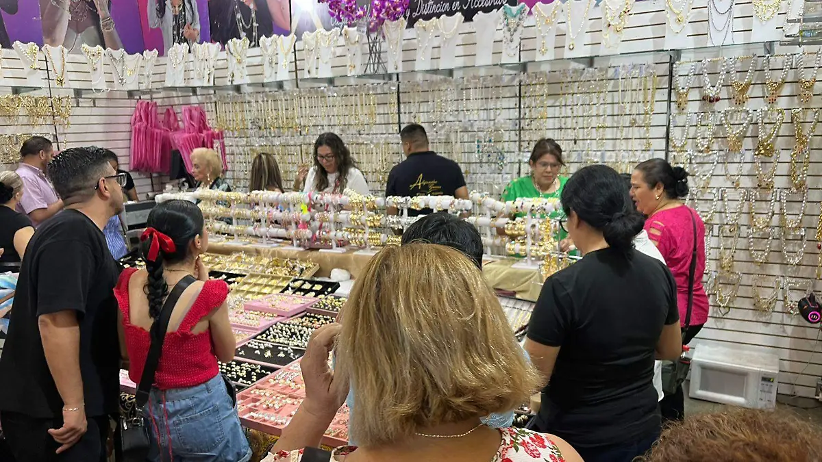 Alebrijes de Oaxaca representan a México en la Expo TlaquepArte