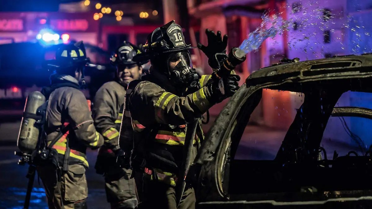 1012118_Incendio Auto Tijuana_web