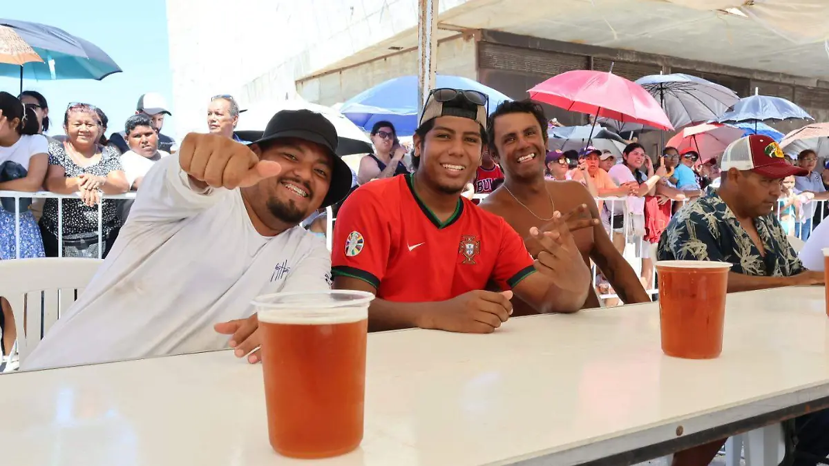 Concurso de yardas de cerveza