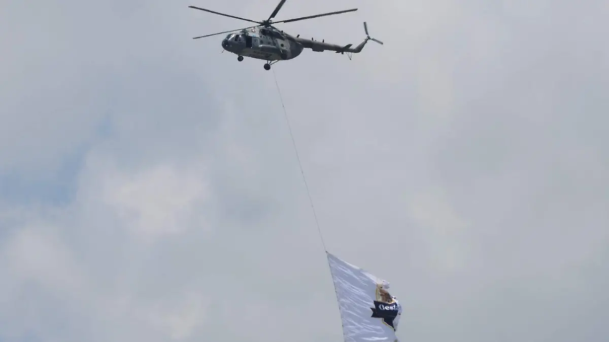 Semar se prepara ensayando en el cielo