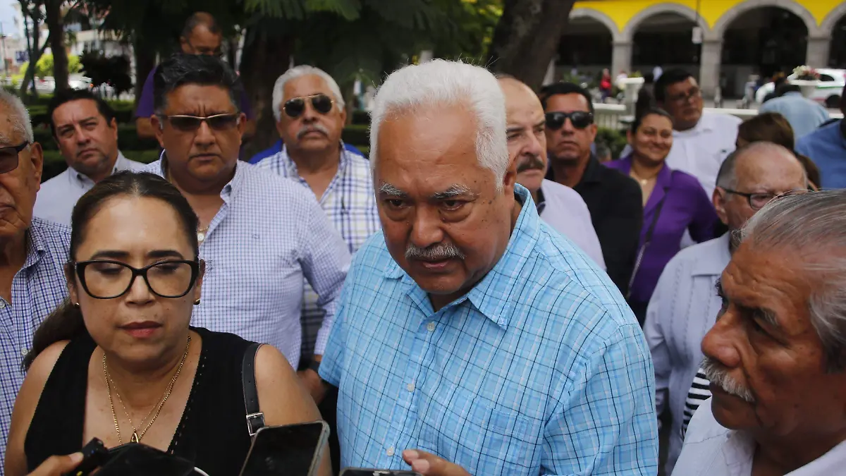 Directores y supervisores de secundaria exigen que les devuelvan recurso de tiendas escolares