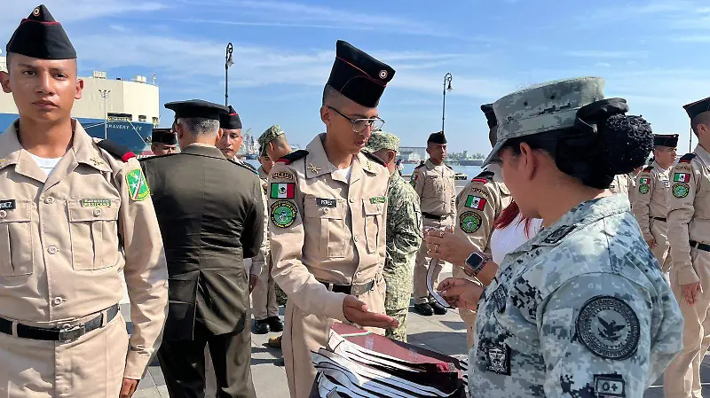Jóvenes conscriptos impulsan su formación militar