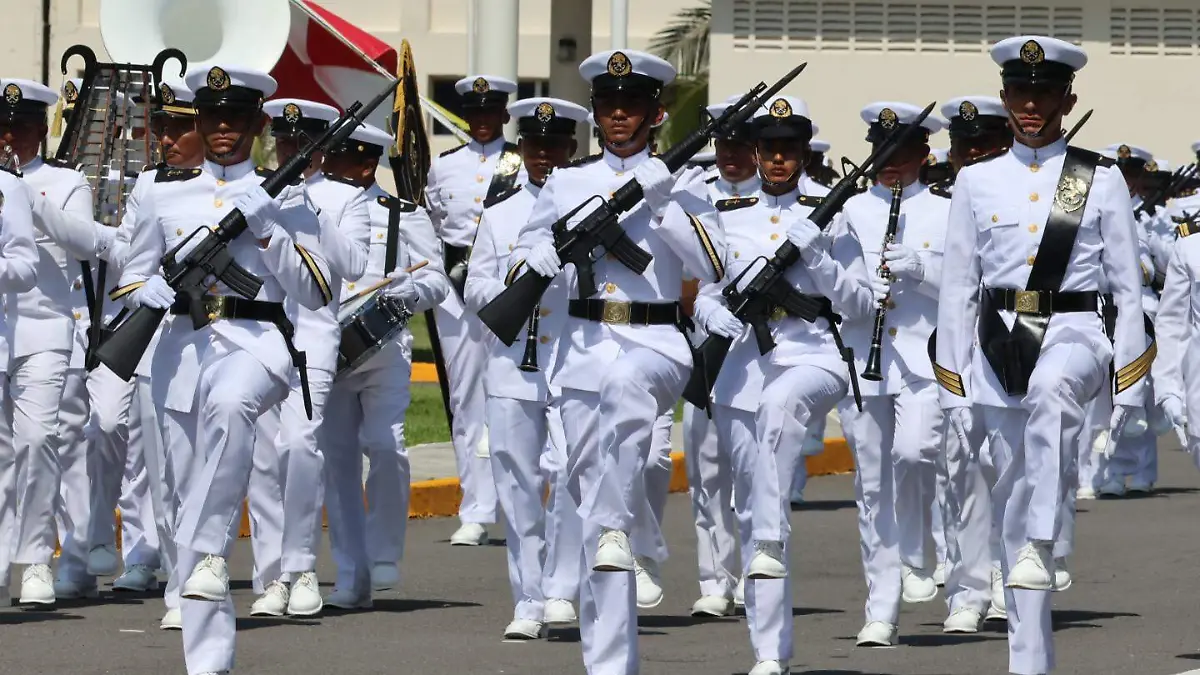 Ceremonia de graduación de las y los alumnos de la escuela de intendencia naval electrónica e informática