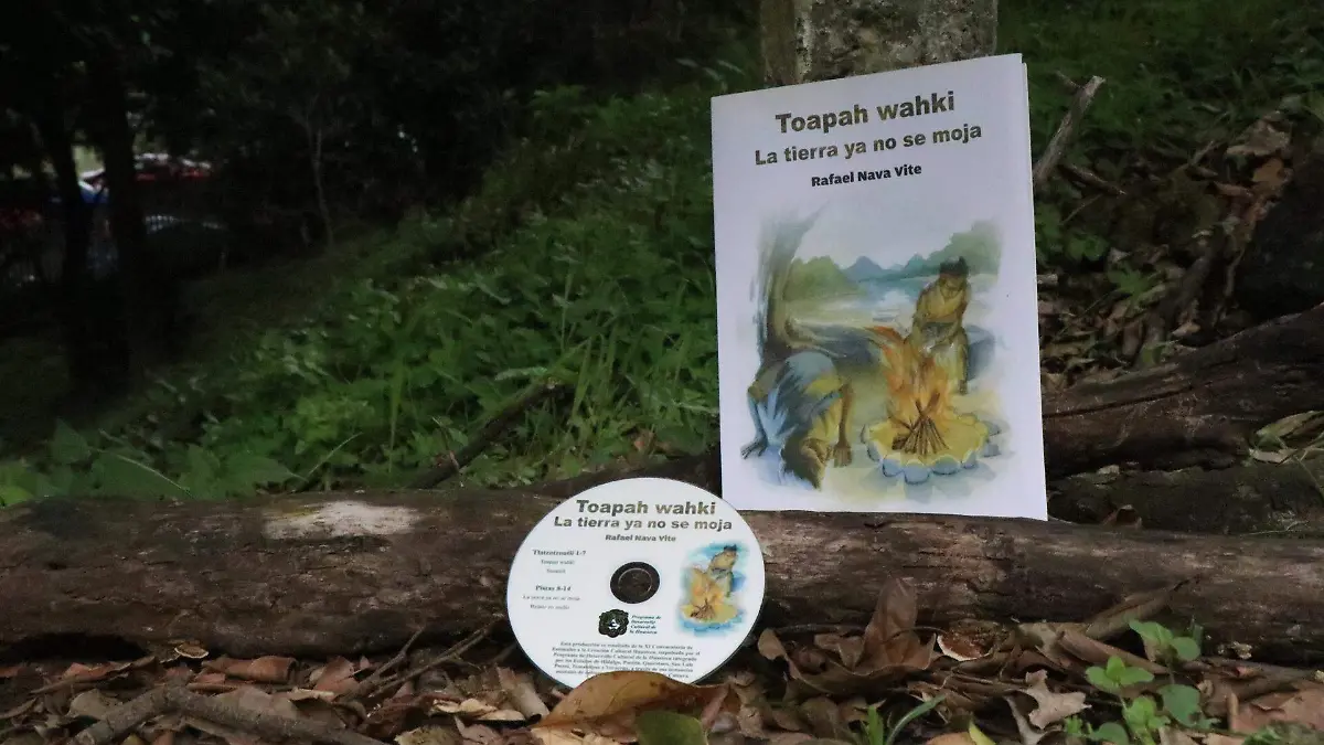 Libro en náhuatl-español