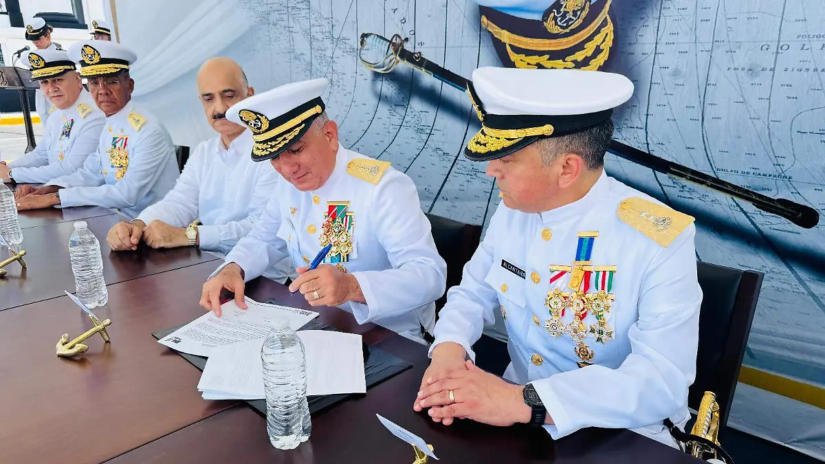 Cambio de mando en la Primera Región Naval 