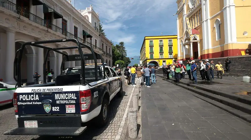 Protestan en Xalapa extrabajadores del ingenio La Concepción