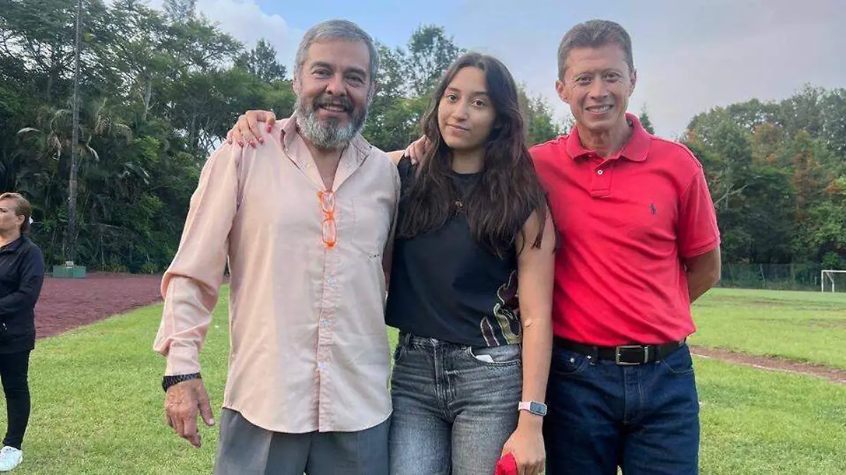 Vicente Lunagómez y Fredy Viveros, han hecho que en Star Runner se formen nuevos medallistas nacionales para Veracruz. Aquí acompañan a Angie Aguilar Rivera, quien se irá becada al estado de Puebla