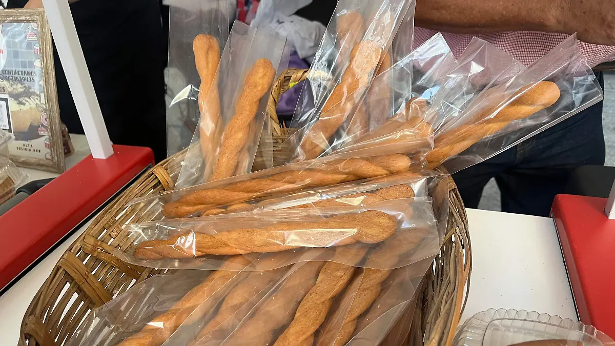 Lechero y canilla protagonizan festival en zócalo de Veracruz