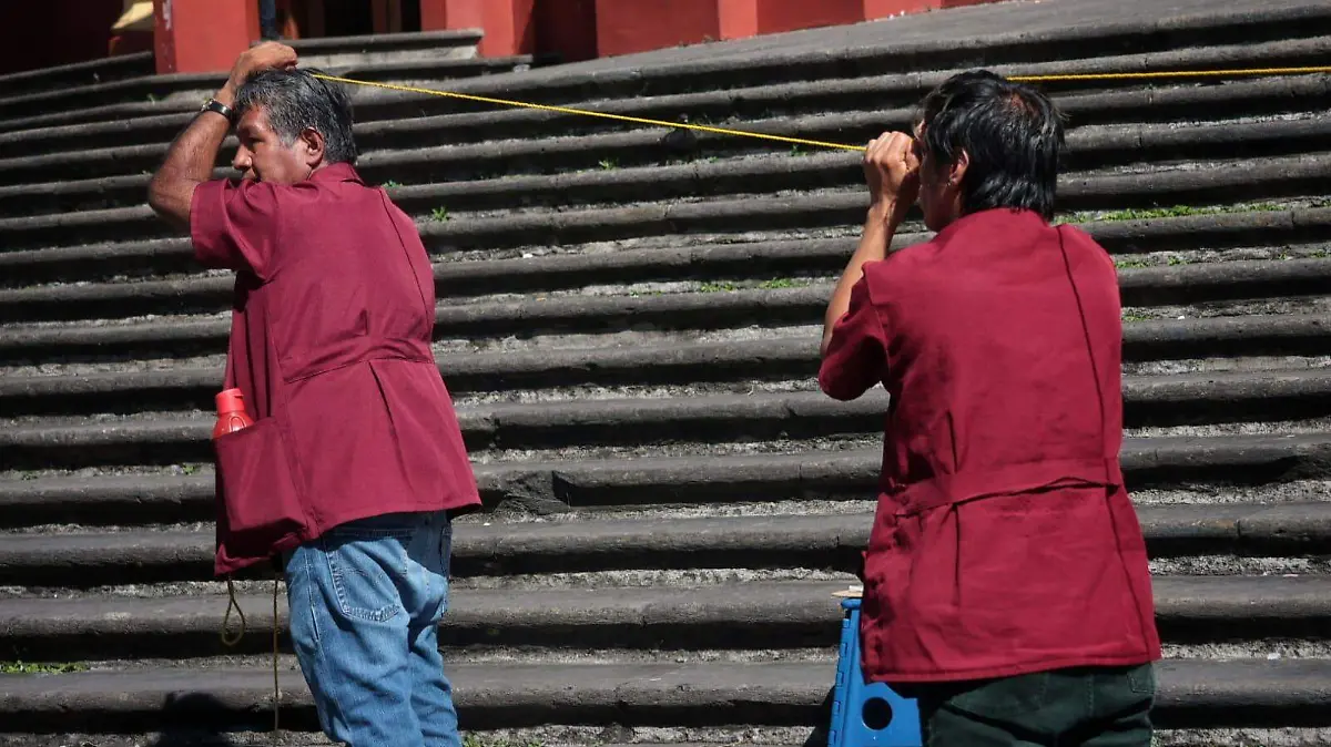 Trabajadores protestan contra empresa que ofrece servicio de limpieza en hospitales de Xalapa