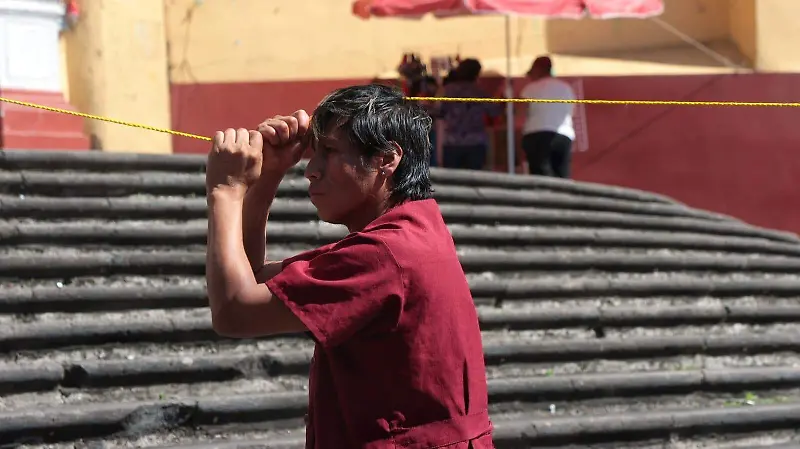 Trabajadores protestan contra empresa que ofrece servicio de limpieza en hospitales de Xalapa