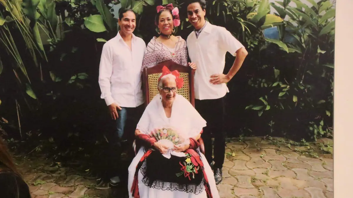 Homenaje a tlacotalpeña Elena Ramírez