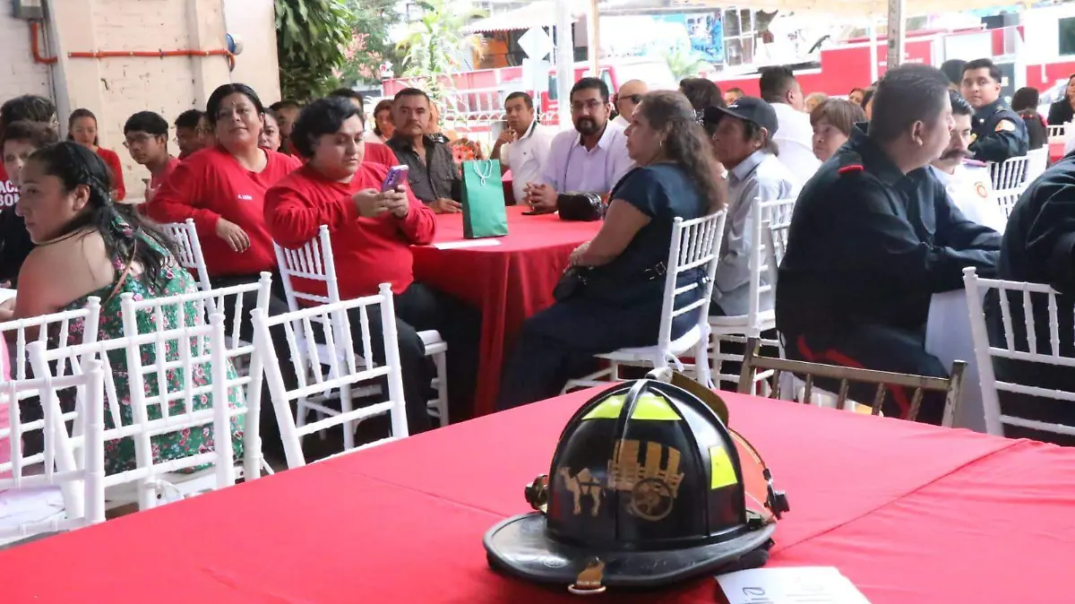 Celebran el Día del Bombero