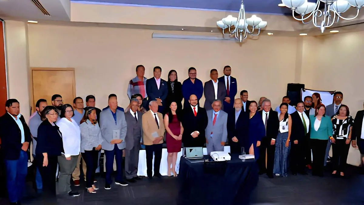 Consejo 2025-2027 con autoridades e invitados especiales