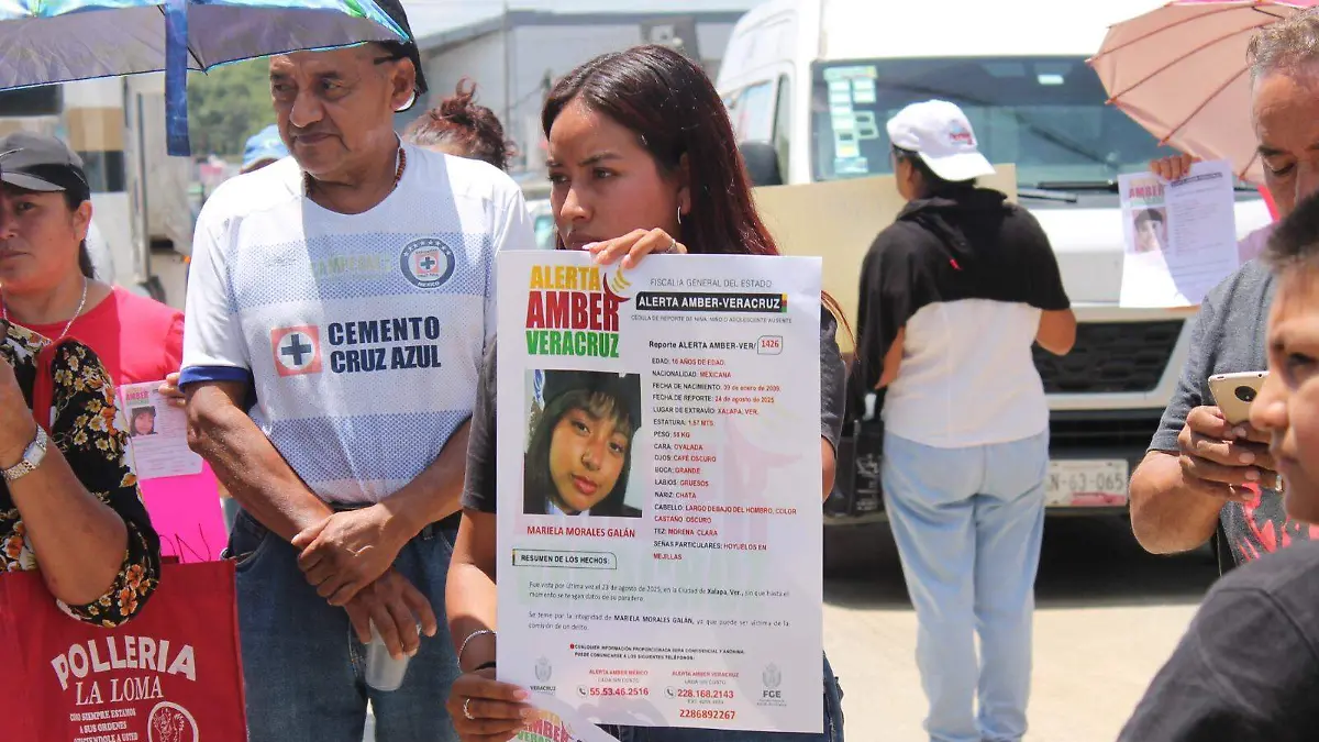 Bloquean carretera Trancas-Coatepec en Emiliano Zapata para exigir búsqueda de adolescentes desaparecidos